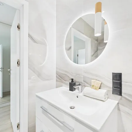 Prosta 69d Superapart - Underground Parking Included Apartment